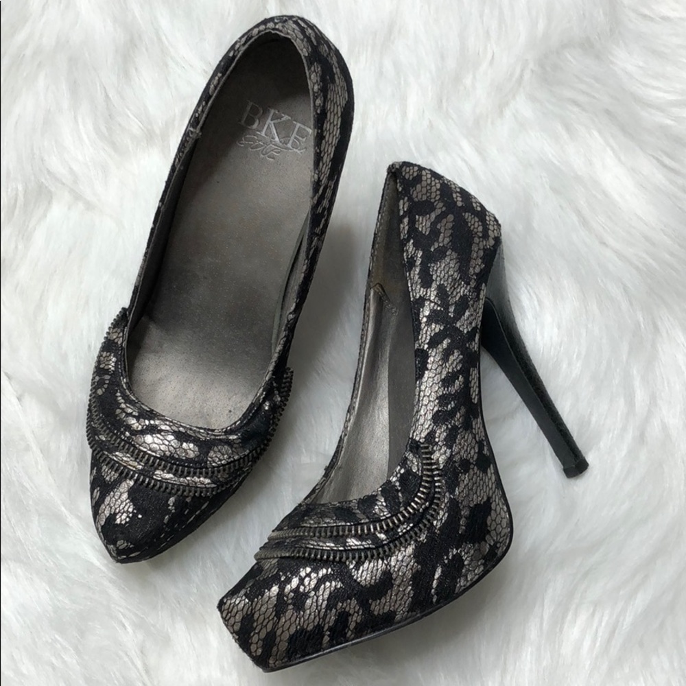 BKE Zipper and Lace Platform Pump